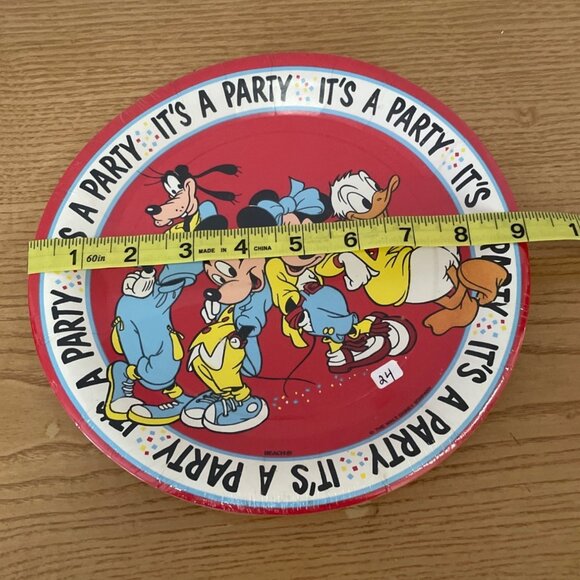 Vtg Beach Disney Mickey and Friends Birthday Party Plates 9 Inch Set of 8 New - Picture 5 of 5